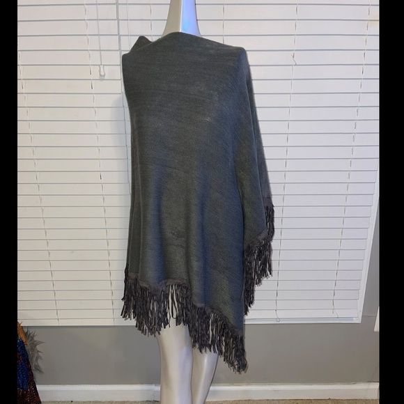 LA FIORENTINA SOFT PONCHO WITH FAUX SUEDE FRINGE GRAY CF11DX0R7N9  🔥🔥🔥 SALE - Picture 4 of 7